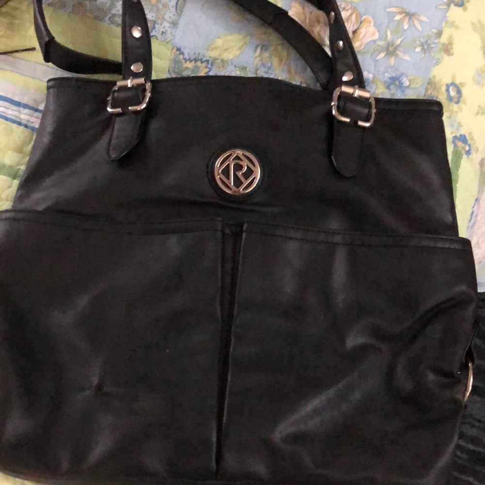 Relic black leather purse in very good condition
